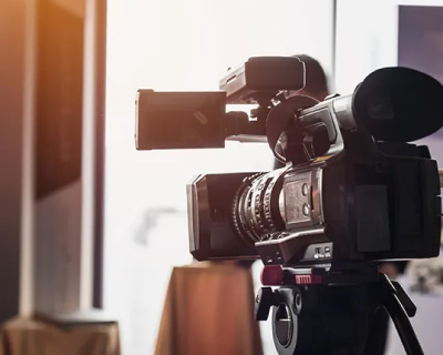 卒業生向けコンテンツ制作